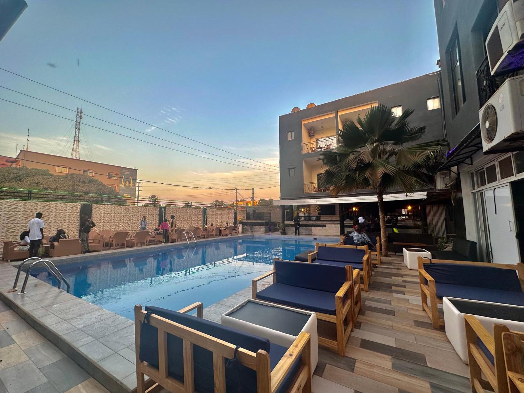 Apartments Plaza Hotel Kololi Exterior photo