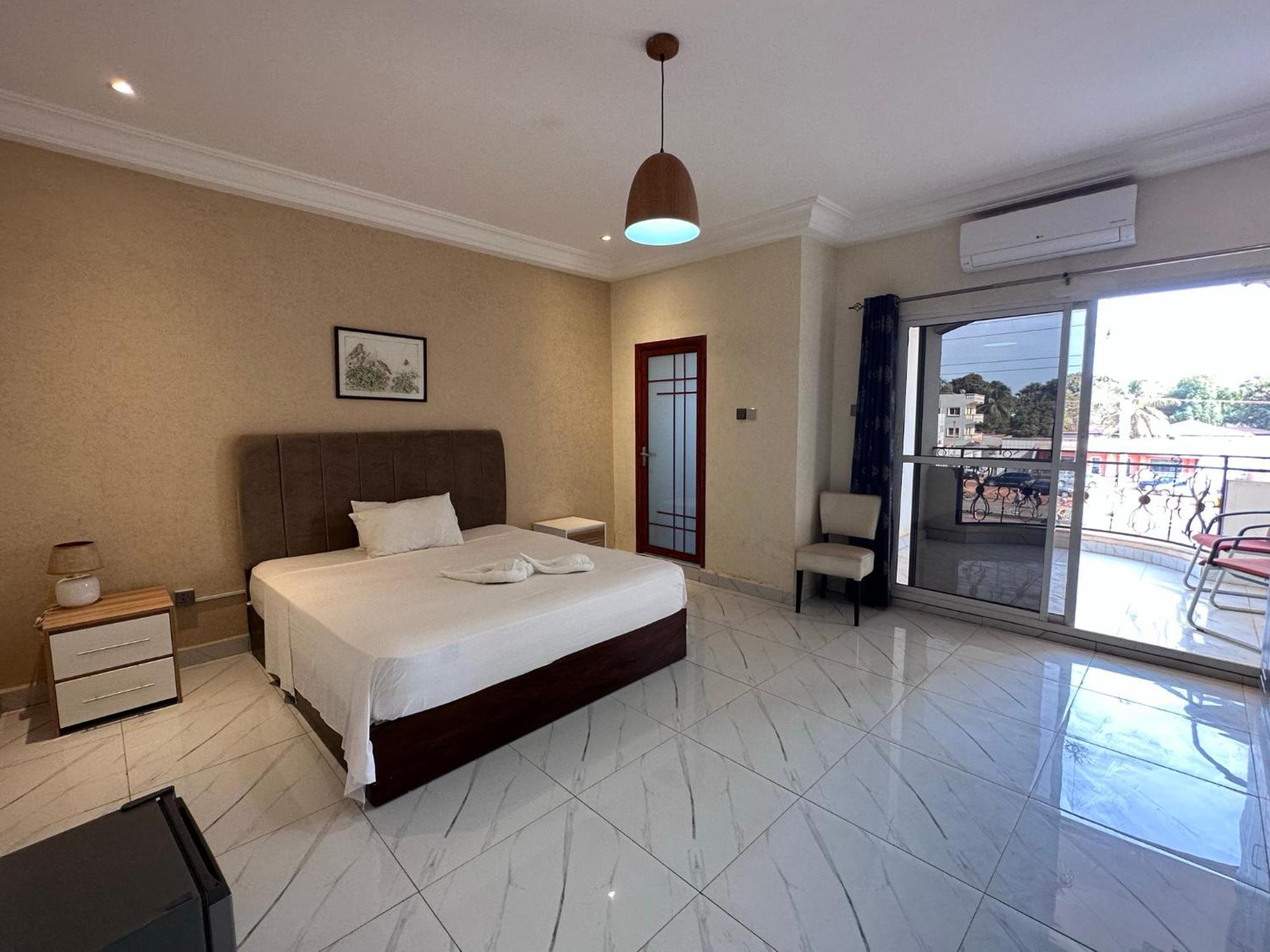 Apartments Plaza Hotel Kololi Exterior photo