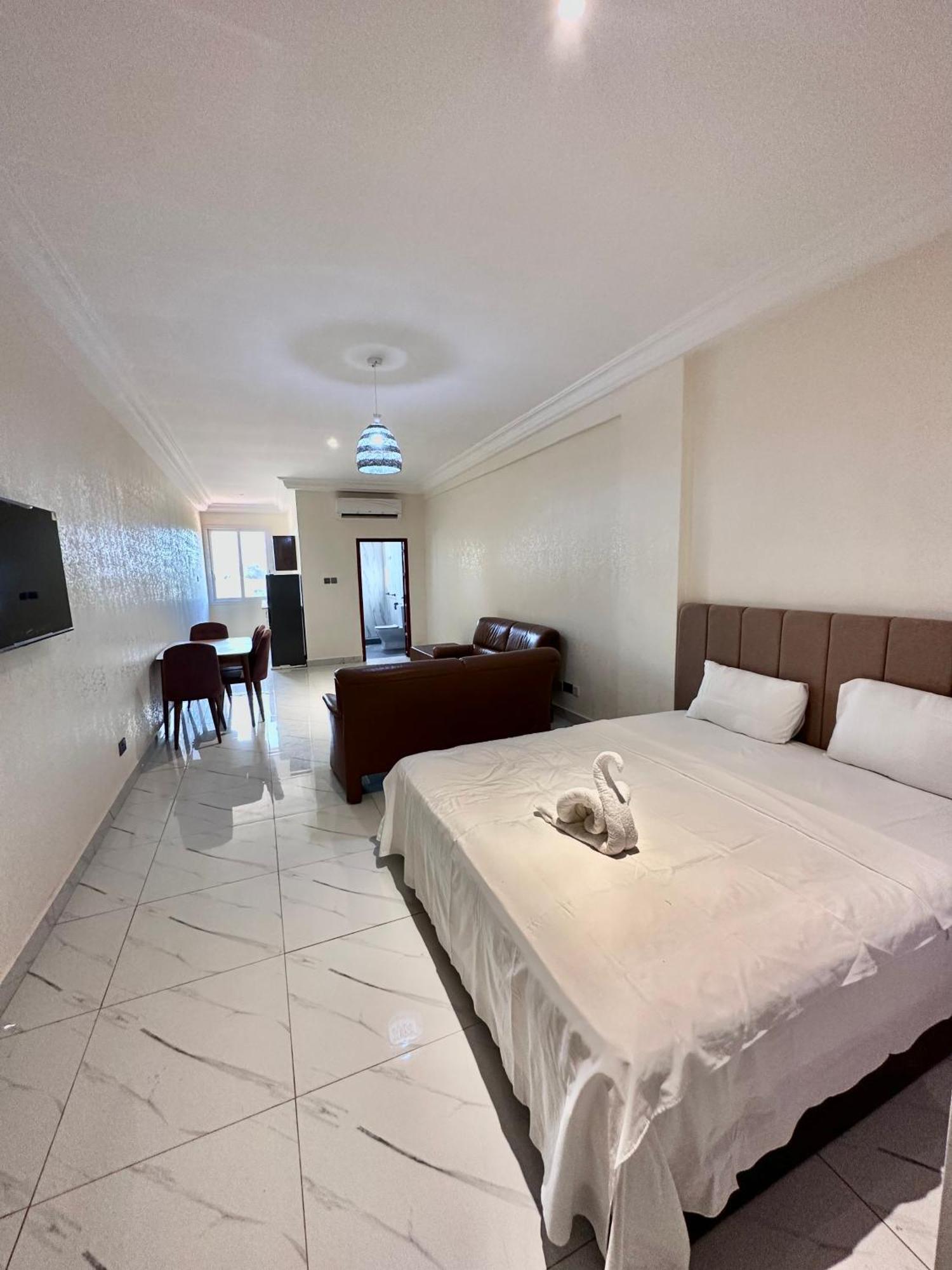 Apartments Plaza Hotel Kololi Exterior photo