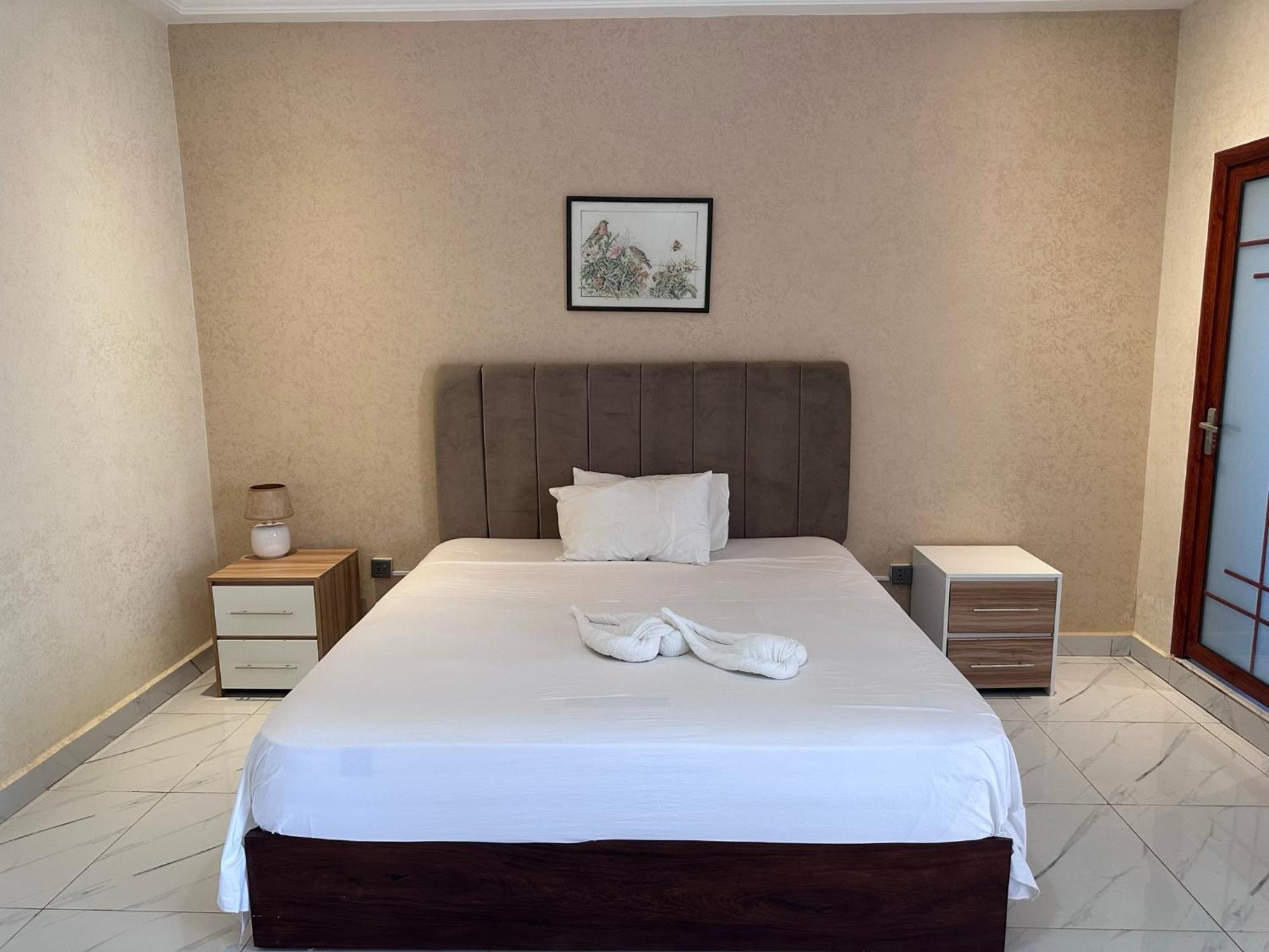 Apartments Plaza Hotel Kololi Exterior photo